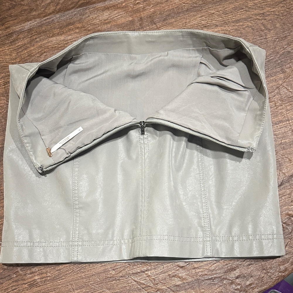 Free People Elegant Gray Leather Mini Skirt - Size 2 - Picture 5 of 6